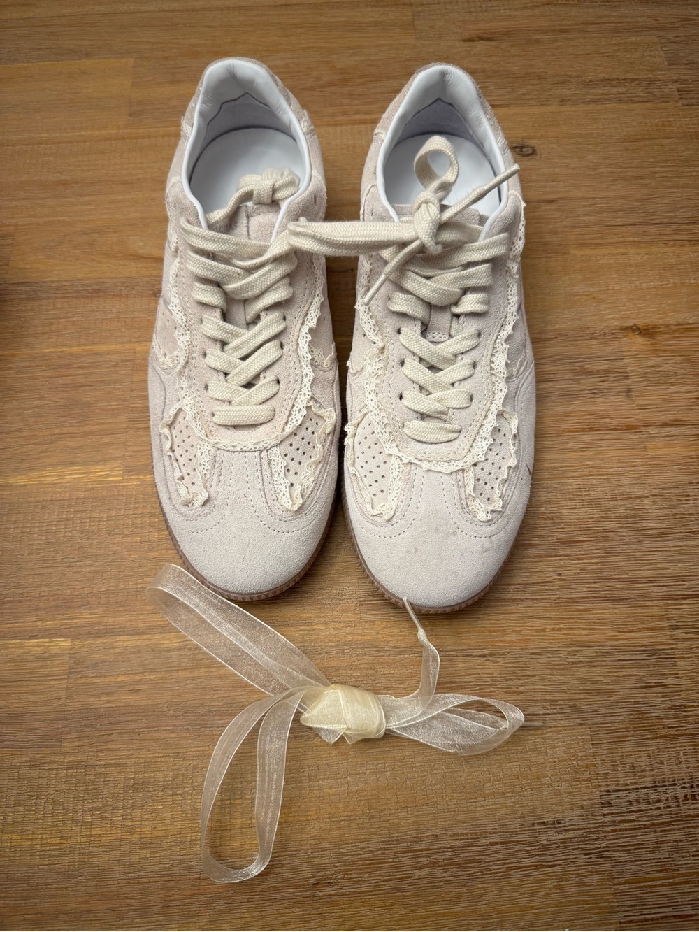 ALOHAS Cream Lace-Trim Athletic Sneakers size 39